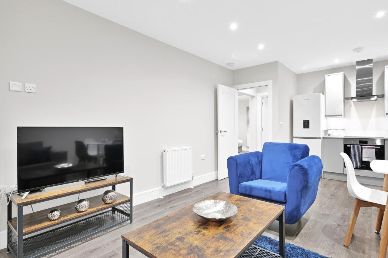Crown Place 2 & 3 Bedroom Luxury Apts With Parking In Shepperton By 360Stays Exterior foto